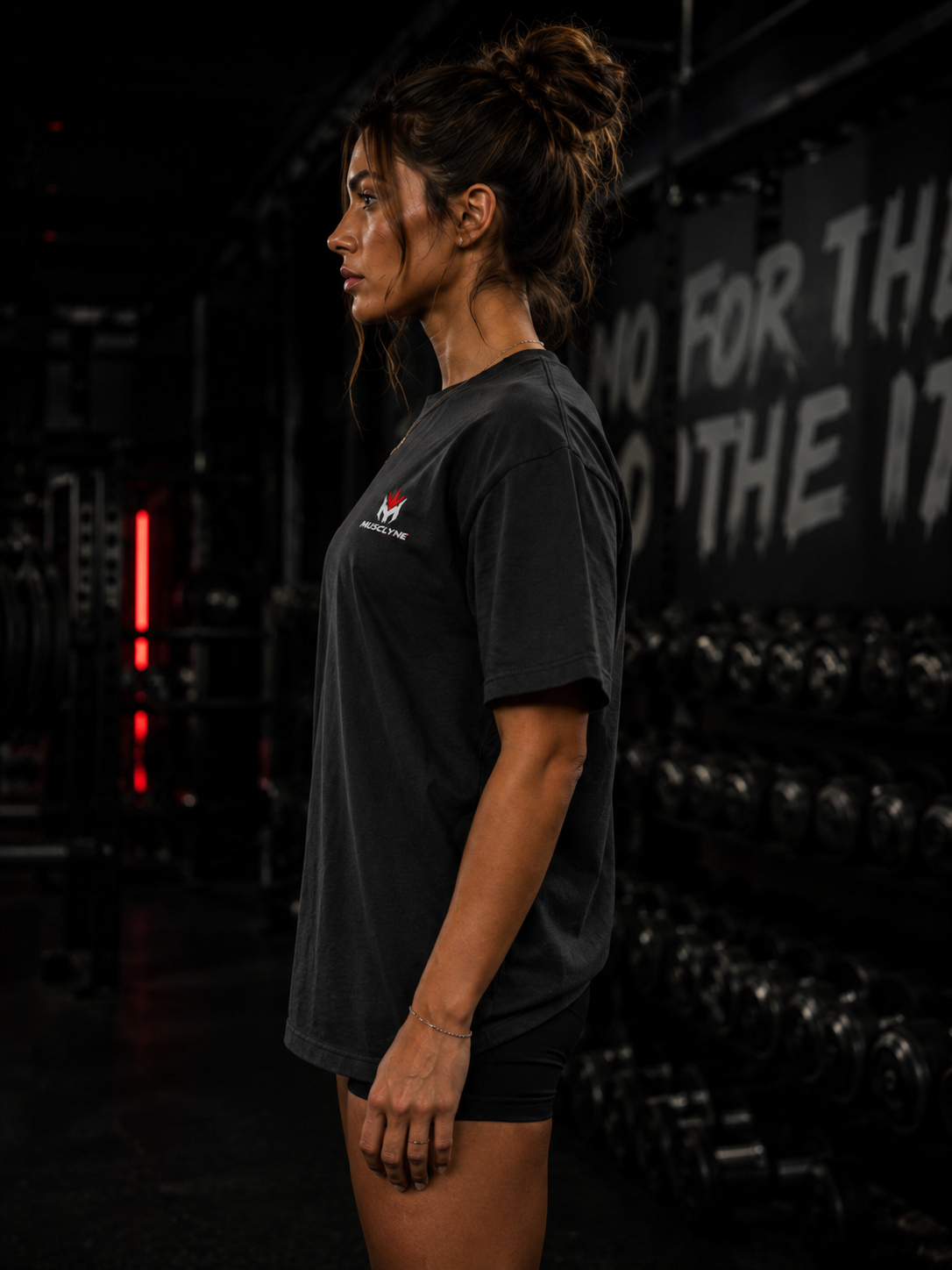 MUSCLYNE Damen Oversized Gym T-Shirt – Washed Black Edition
