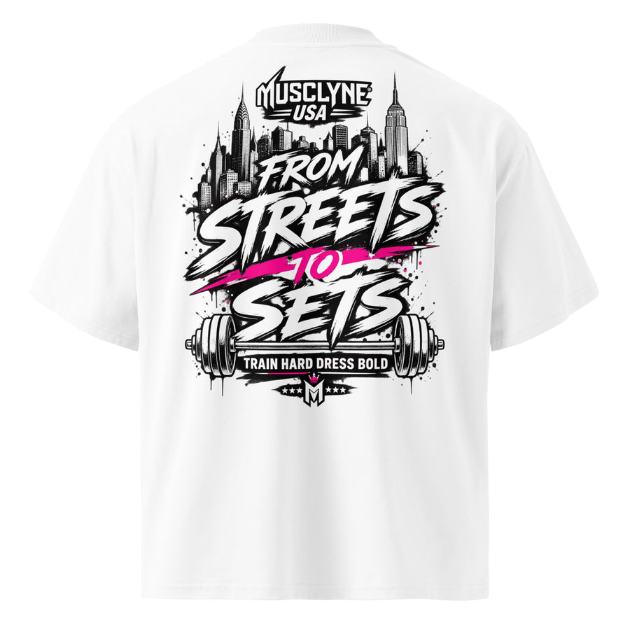 MUSCLYNE Oversized T-Shirt Streets to Sets, weiß – Rückenansicht mit NYC-Print